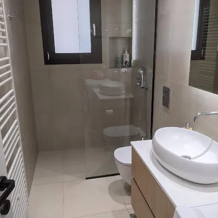 2br Next To Lagoon Lefkáda