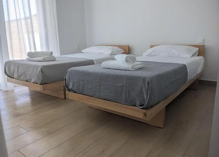 2br Next To Lagoon شقة
